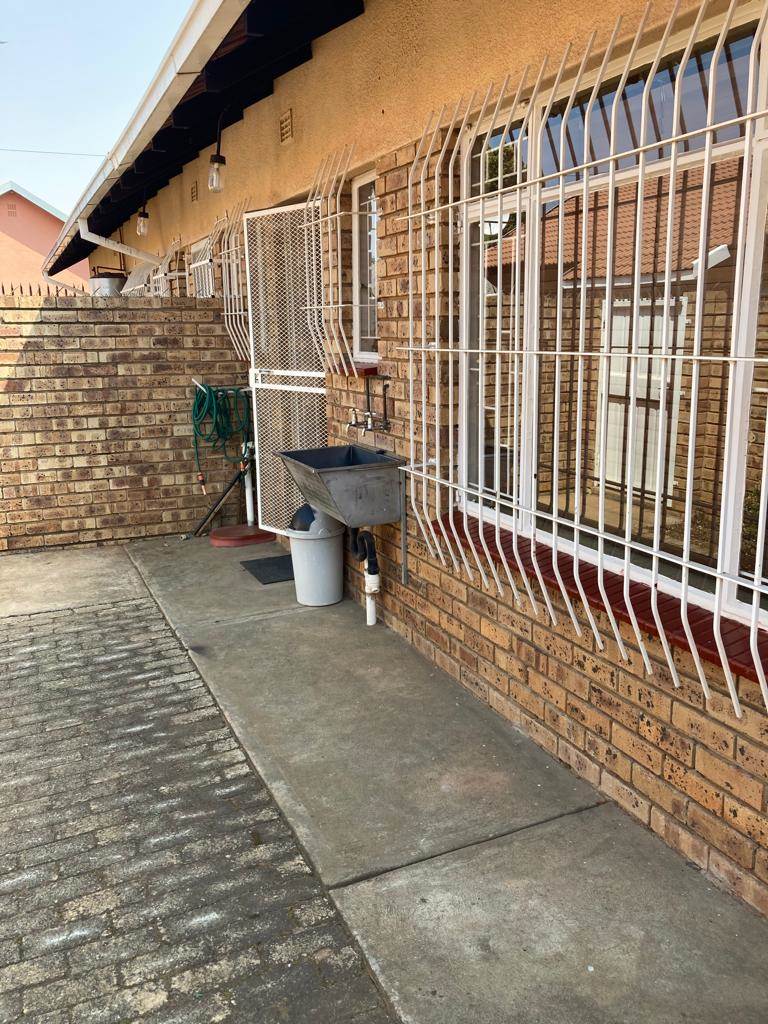 2 Bedroom Property for Sale in Stilfontein North West